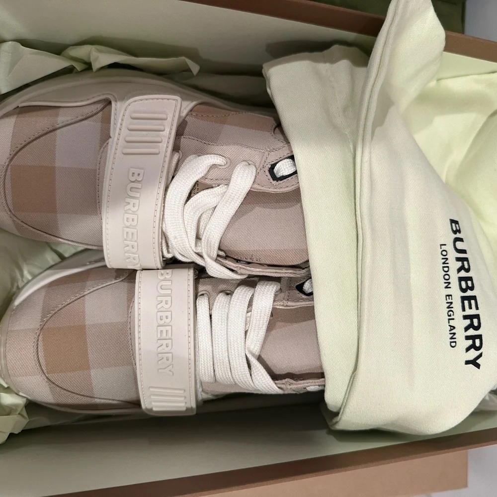 Burberry Sneakers - Picture 4 of 4